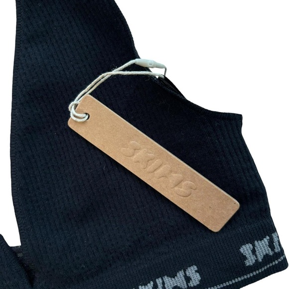 NWT SKIMS seamless rib intimates plunge logo bralette in the color Onyx!! XXS - Picture 3 of 5